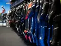 Kombinezon motocyklowy: Jedno- czy dwuczęściowy? Wybierz idealny!
